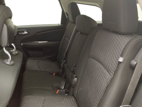 Used 2020 Dodge Journey SE w/ SE Popular Equipment Group FWD image 18