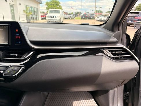 Used 2018 Toyota C-HR XLE FWD image 19
