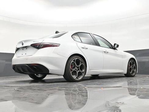 Used 2024 Alfa Romeo Giulia Veloce RWD image 24