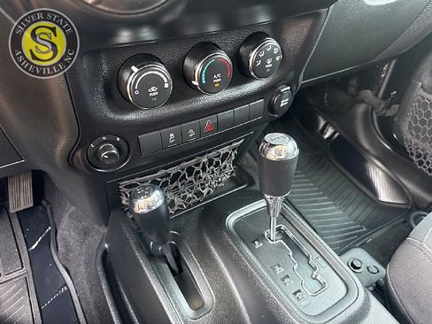 Used 2018 Jeep Wrangler Unlimited Sport S AWD/4WD image 22