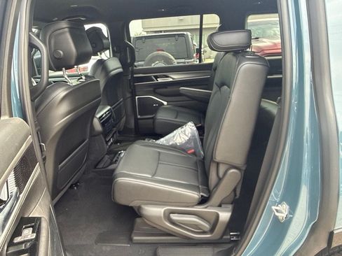 New 2026 Jeep Grand Wagoneer Limited AWD/4WD image 23