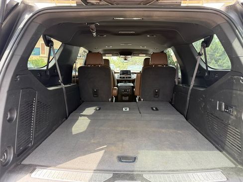 Used 2021 Chevrolet Suburban High Country AWD/4WD image 28