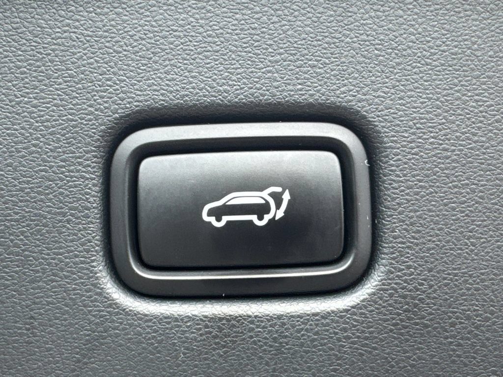 Used 2025 Hyundai Tucson Limited AWD/4WD image 18