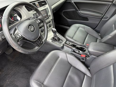 Used 2016 Volkswagen Golf Limited Edition image 10