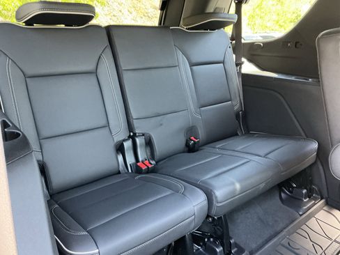 Used 2024 Chevrolet Tahoe Premier AWD/4WD image 17
