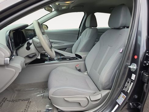 Used 2021 Hyundai Elantra SE FWD image 9