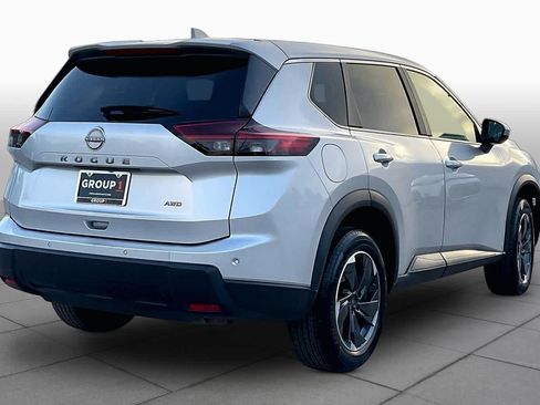 Used 2025 Nissan Rogue SV AWD/4WD image 13