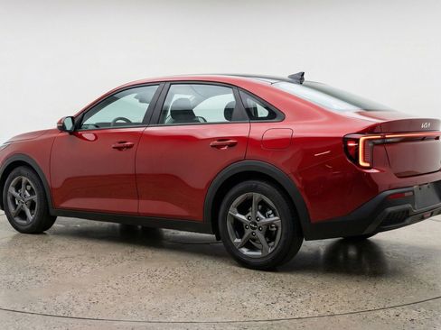 Used 2025 Kia K4 LXS image 5