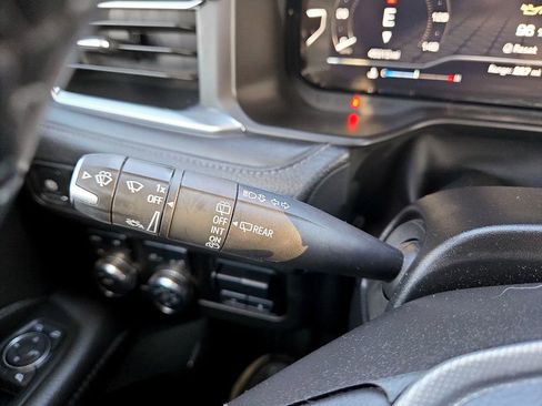 Used 2024 GMC Yukon Denali w/ Advanced Technology Package image 18