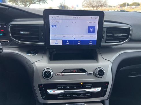 Used 2022 Ford Explorer XLT w/ Equipment Group 202A image 32