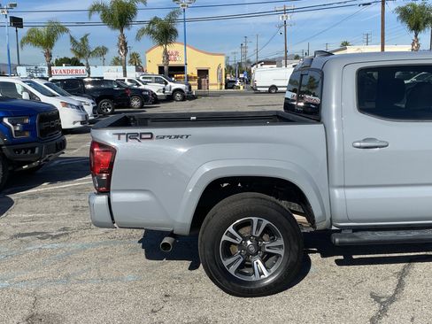 Used 2019 Toyota Tacoma TRD Sport w/ Exterior Package image 7