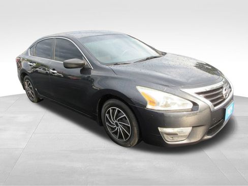 Used 2014 Nissan Altima 2.5 S w/ Display Audio Package FWD image 7