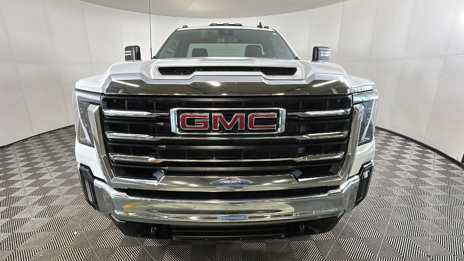 Used 2024 GMC Sierra 2500 SLE w/ SLE Convenience Package AWD/4WD image 9