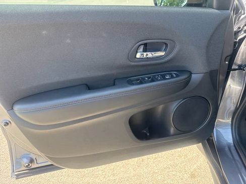 Used 2022 Honda HR-V LX image 10