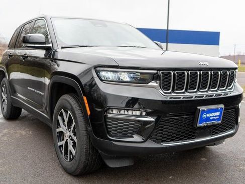 Used 2024 Jeep Grand Cherokee Limited AWD/4WD image 4