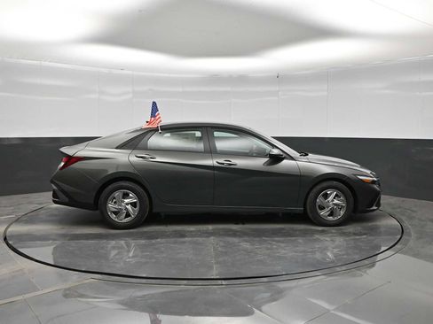 New 2026 Hyundai Elantra SE FWD image 9