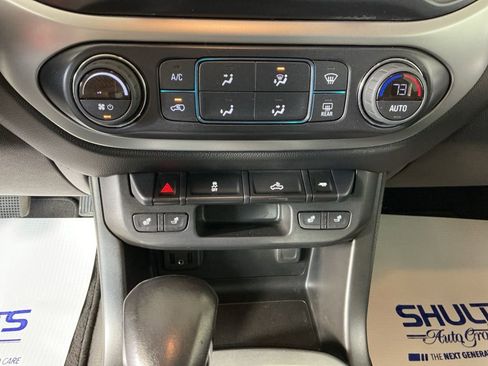 Used 2022 Chevrolet Colorado LT w/ Luxury Package image 18