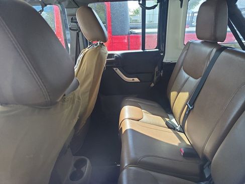 Used 2017 Jeep Wrangler Unlimited Sahara w/ Connectivity Group image 11