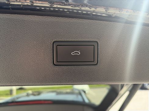 Used 2024 Volkswagen Tiguan SEL R-Line image 59