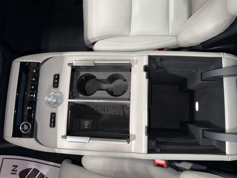 Certified 2025 Lincoln Navigator L Reserve image 24