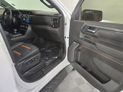 Used 2025 GMC Sierra 1500 AT4 w/ AT4 Premium Package AWD/4WD image 12