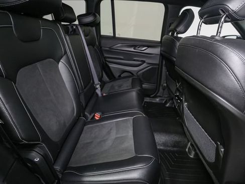Used 2023 Jeep Grand Cherokee Altitude AWD/4WD image 20