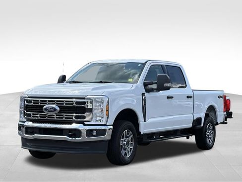 Certified 2025 Ford F250 XLT AWD/4WD image 9