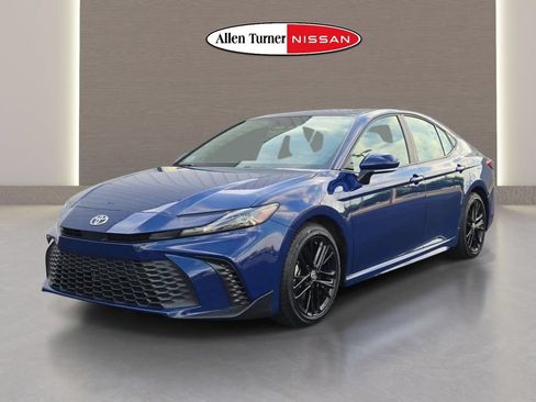 Used 2026 Toyota Camry SE FWD image 3