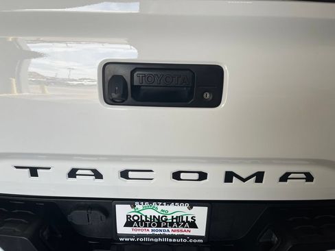 Used 2016 Toyota Tacoma SR5 AWD/4WD image 45