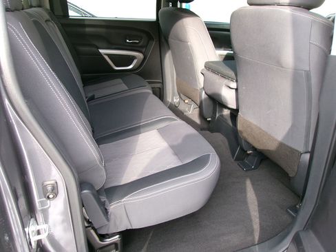 Used 2022 Nissan Titan SV image 12