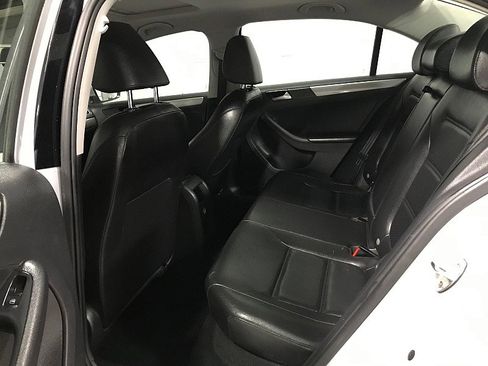 Used 2017 Volkswagen Jetta SE image 13
