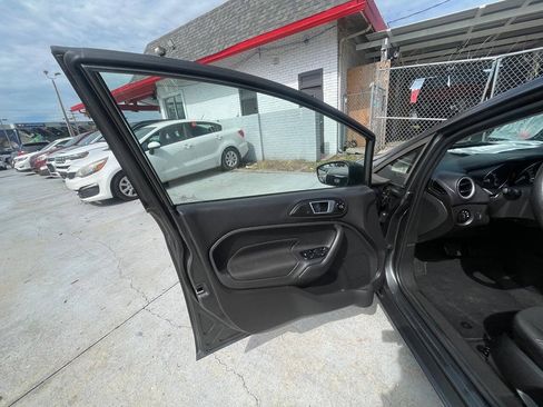 Used 2016 Ford Fiesta SE FWD image 9