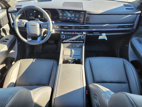 Used 2025 Hyundai Santa Fe Calligraphy image 12