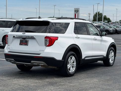 Used 2023 Ford Explorer XLT w/ Equipment Group 202A AWD/4WD image 4