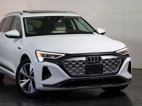 Used 2024 Audi Q8 e-tron Premium Plus w/ Premium Plus Package AWD/4WD image 6