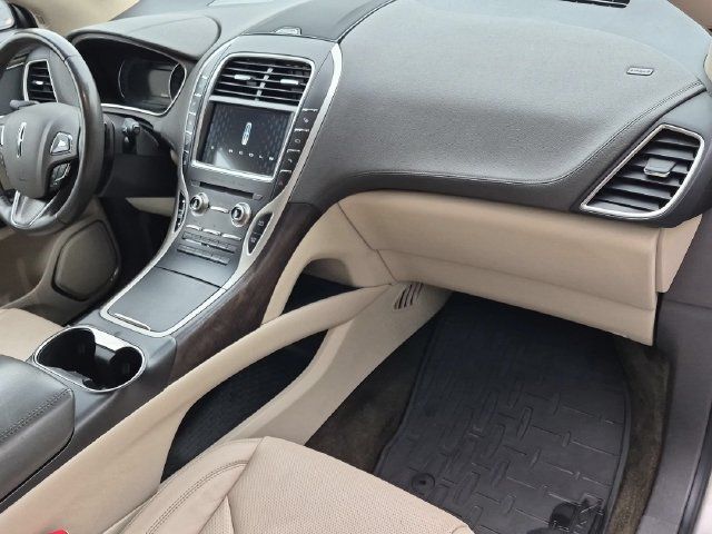 Used 2017 Lincoln MKX Reserve w/ Driver Assistance Package AWD/4WD image 22