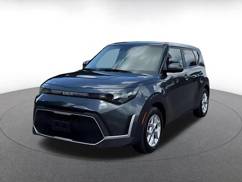 Used 2025 Kia Soul LX w/ LX Technology Package FWD image 7