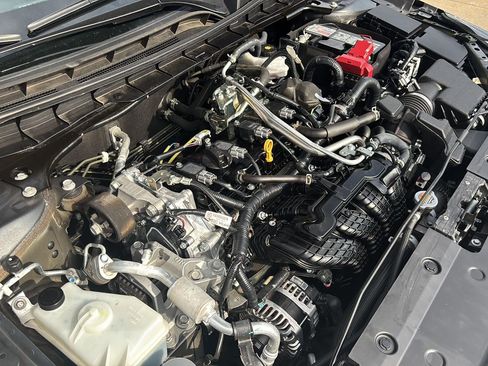 Used 2025 Nissan Altima 2.5 SV FWD image 32