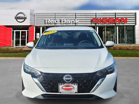 Used 2024 Nissan Sentra SV FWD image 2
