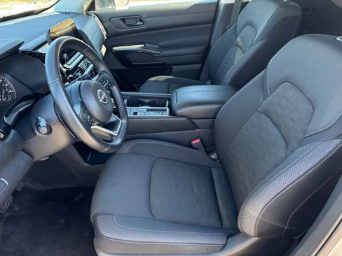 Used 2025 Nissan Pathfinder SV FWD image 29