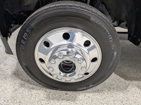 Used 2022 Ford F450 XLT w/ XLT Premium Package image 11