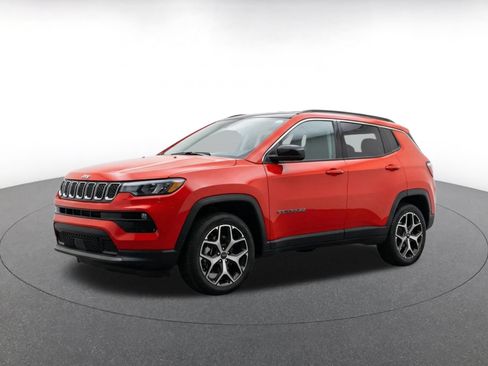 Used 2025 Jeep Compass Limited AWD/4WD image 3