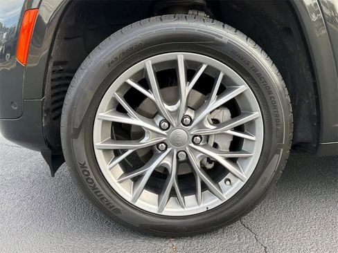 Used 2023 Jeep Grand Cherokee Summit w/ Luxury Tech Group V image 9