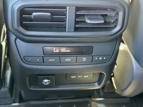 Used 2024 Honda Pilot TrailSport image 31