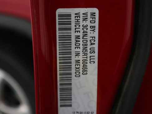 Used 2024 Jeep Compass Latitude AWD/4WD image 34