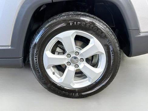 Used 2018 Jeep Compass Latitude w/ Popular Equipment Group FWD image 28