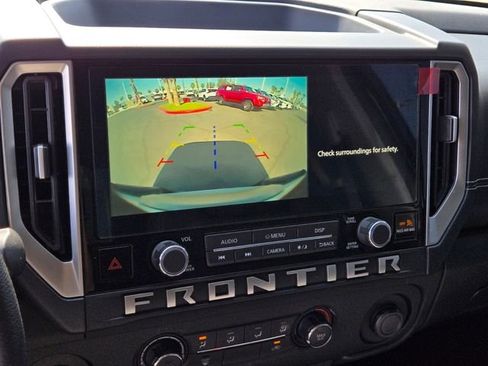 Used 2025 Nissan Frontier SV image 23