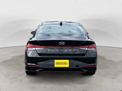 Used 2023 Hyundai Elantra SEL w/ Convenience Package FWD image 4
