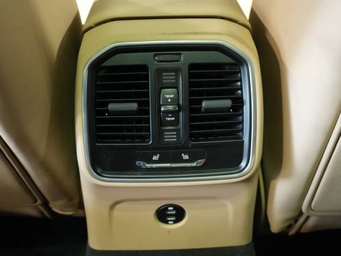 Used 2025 Porsche Macan image 26