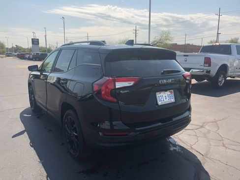 Used 2023 GMC Terrain SLE w/ Driver Convenience Package FWD image 8